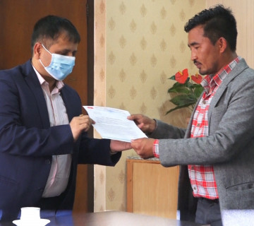 इन्धनको मूल्यवृद्धि फिर्ता गर्न माग गर्दै आयल निगमलाई ज्ञापनपत्र